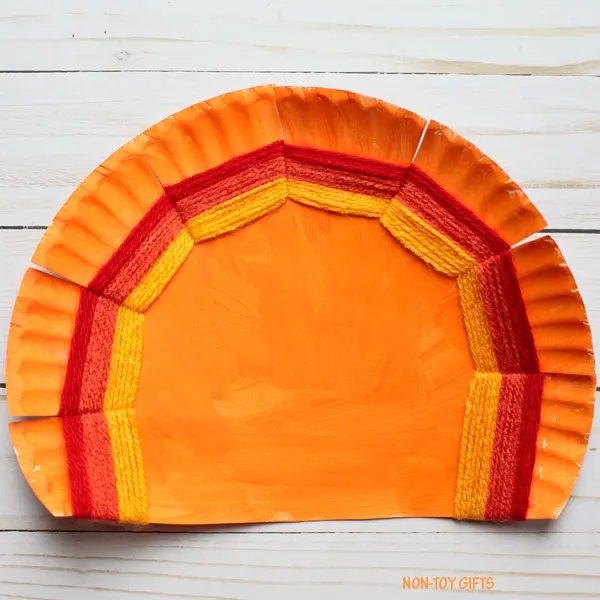 Paper plate tail
