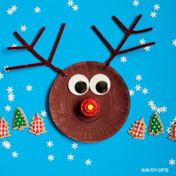 Paper plate reindeer Christmas craft for kids