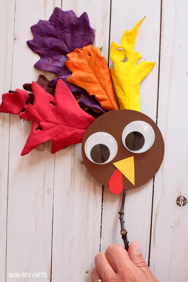 Leaf turkey puppet for kids