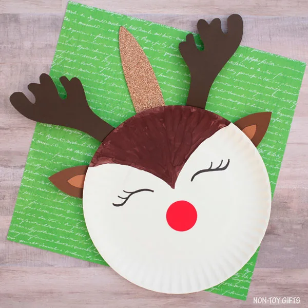 Paper plate reindeer unicorn craft for preschoolers