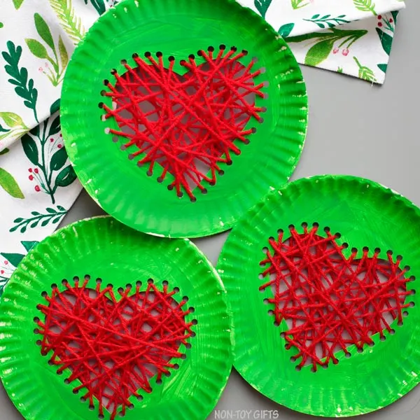 paper plate Grinch heart craft