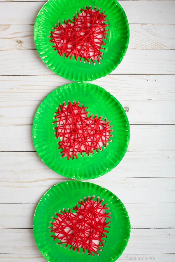 Paper plate Grinch craft for kids