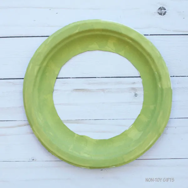 Green paper plate
