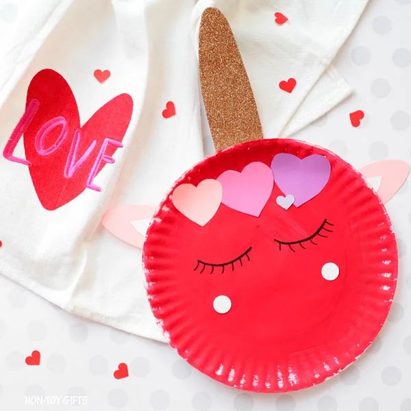Red paper plate Valentine unicorn craft for kids