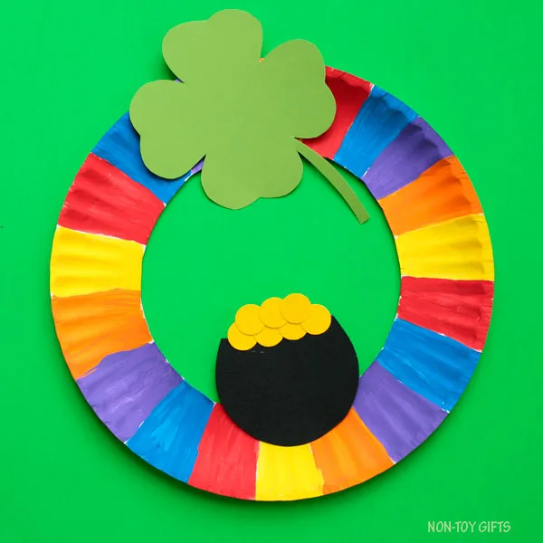 Paper plate wreath craft for St Patrick's Day