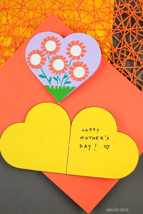 Mothr's Day heart flower card for kids