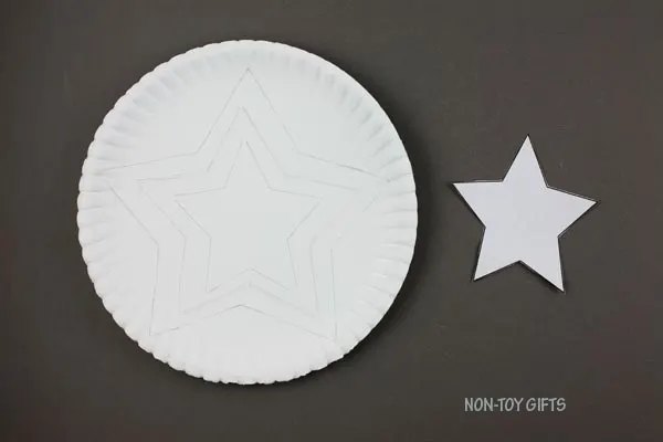 Small star traced on paper plate