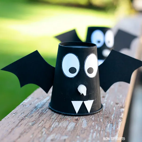 easy Halloween bat craft for kids