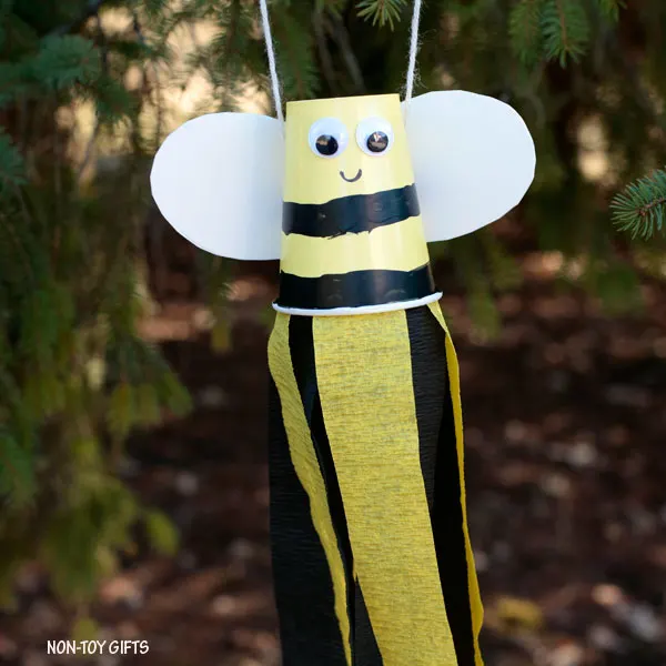 bee windsocks craft