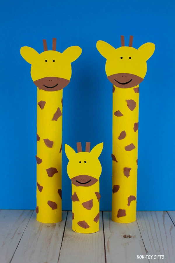 Paper roll giraffe craft for preschoolers and older kids