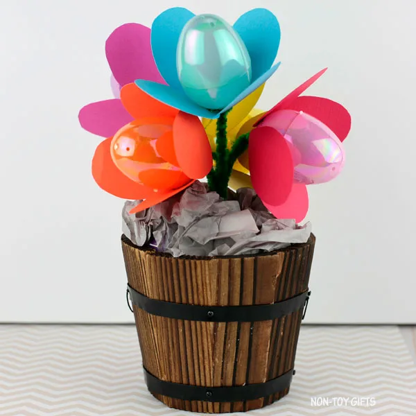 DIY plastic Easter egg flowers