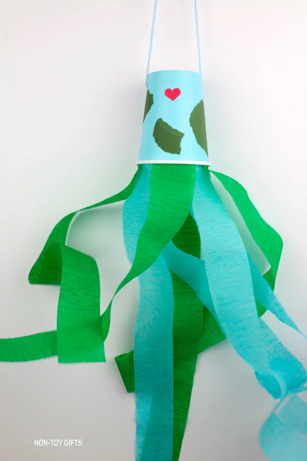 Paper cup Earth windsocks craft