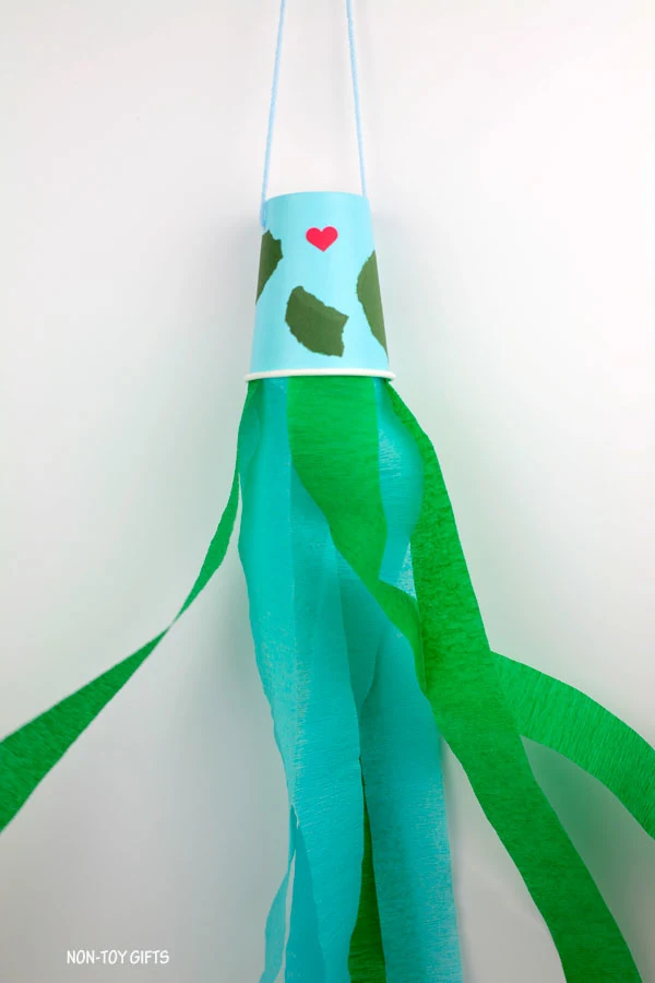 Easy Earth windsocks craft