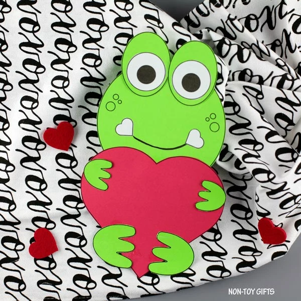 Valentine's Day heart frog craft for preschoolers and older kids