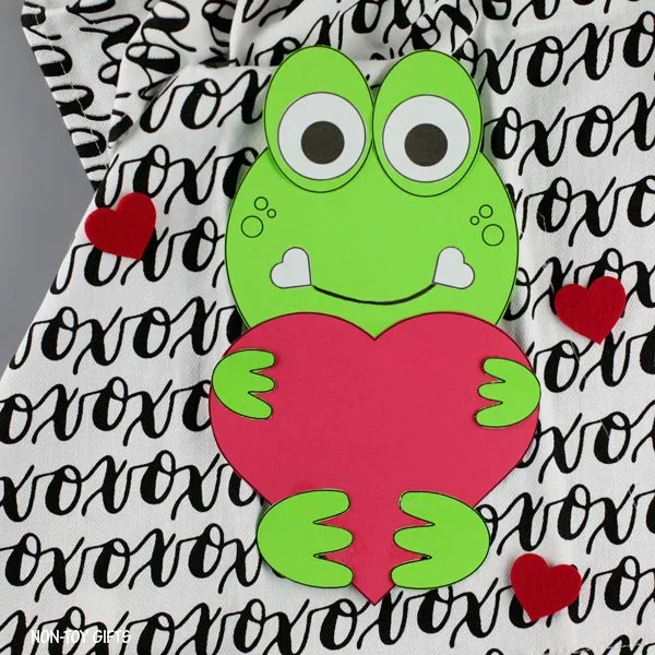 Easy paper Valentine's Day heart frog craft