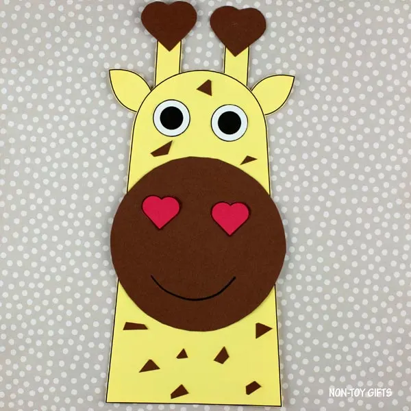 Valentine's Day heart giraffe craft for preschoolers and older kids