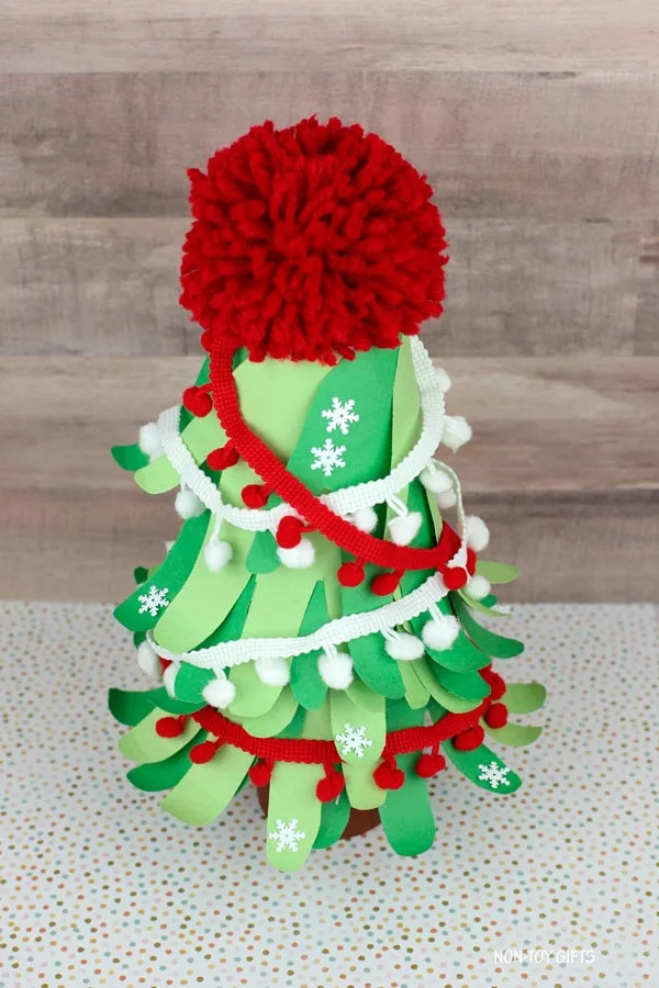 Handprint Christmas tree craft for preschoolers, kindergartners and older kids