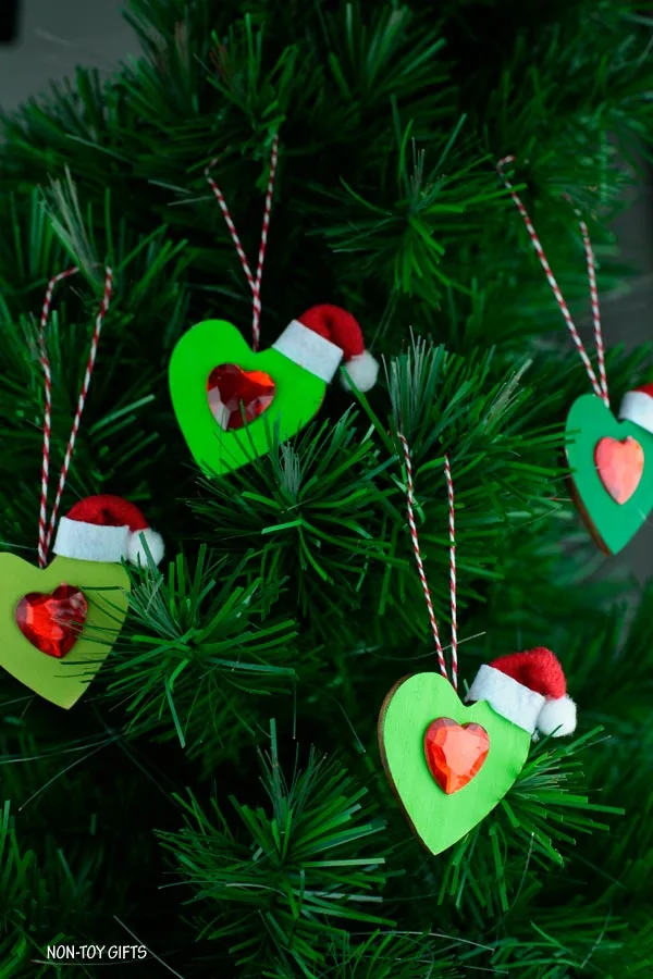 easy DIY Grinch ornmanent