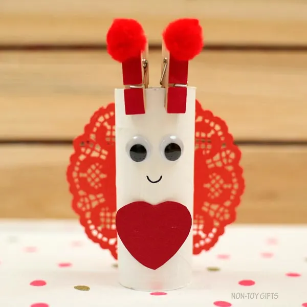Paper roll love bugs