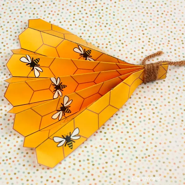 Preschool paper crafts book - honeycomb fan