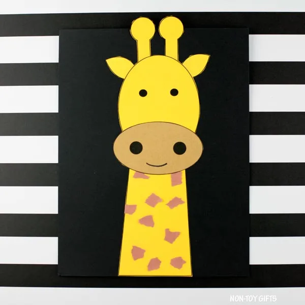 An easy torn paper giraffe craft for kids