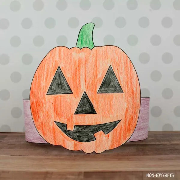 Coloring Halloween pumpkin paper hats