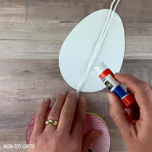 apply glue on the egg