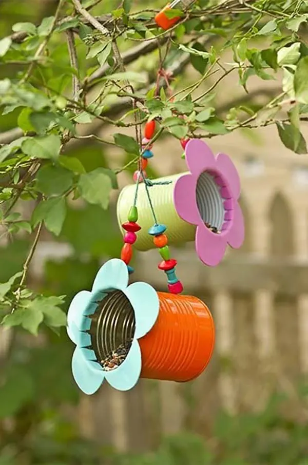 tin can bird feeder