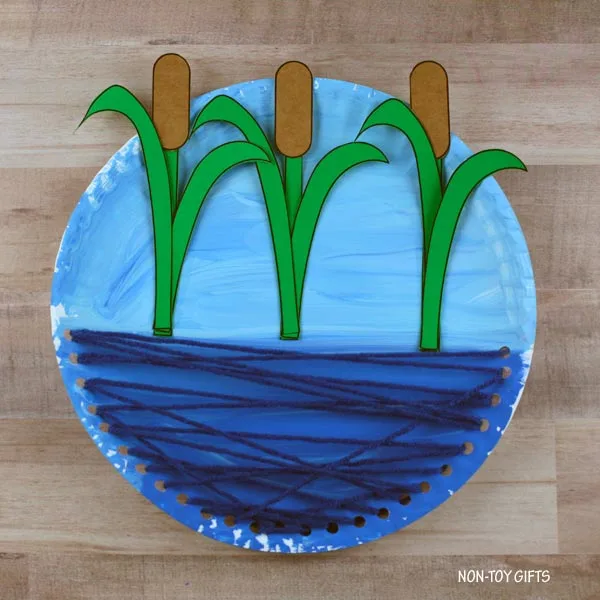 glue the reed plants onto the paper plate