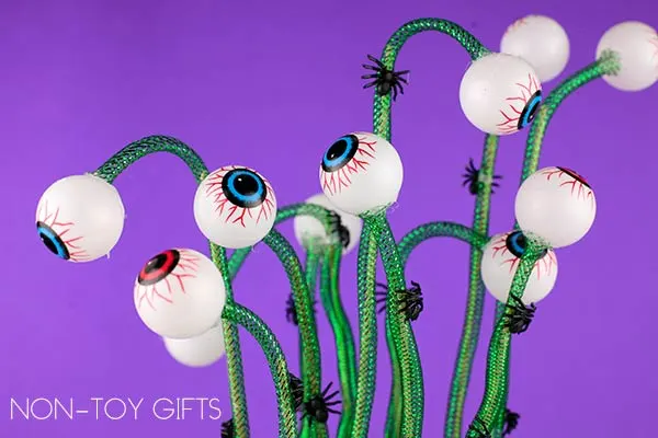 Easy Creepy Eyeball Plant - DIY Halloween Decoration 