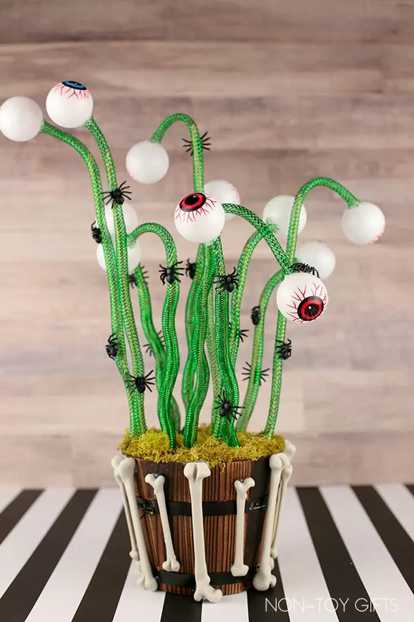 kid-friendly  DIY Halloween Decoration
