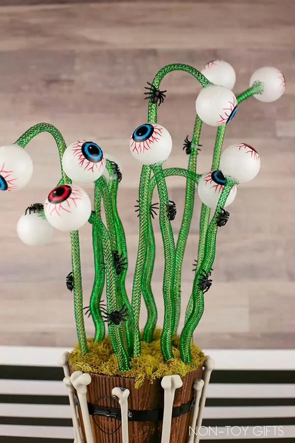 family-friendly  DIY Halloween Decoration
