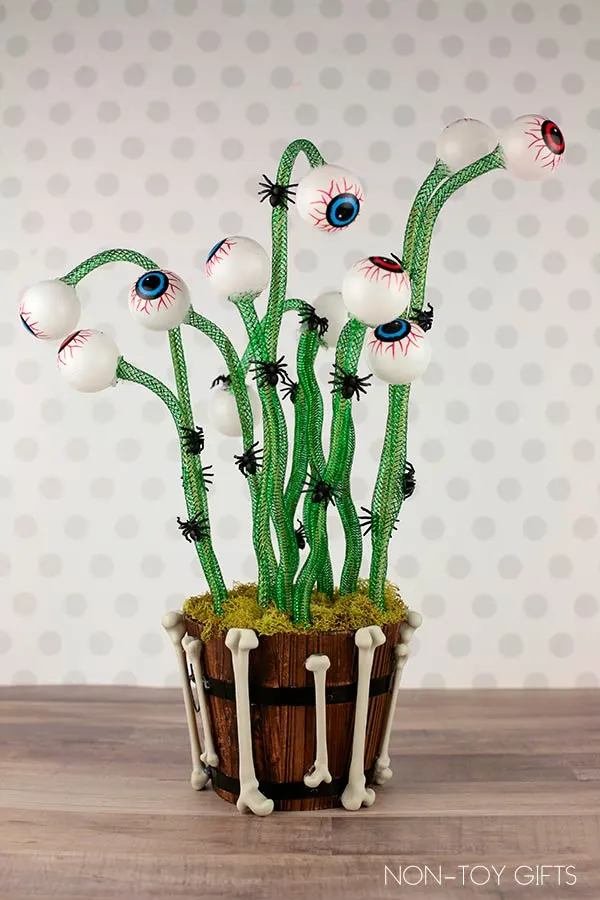 fun and simple Creepy Eyeball Plant - DIY Halloween Decoration
