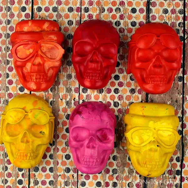DIY skeleton crayons for Halloween