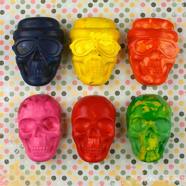DIY skeleton crayons for Halloween to use as homemade treat