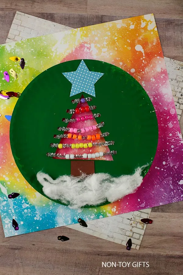 easy Christmas tree paper plate craft for preschoolers with free printable template