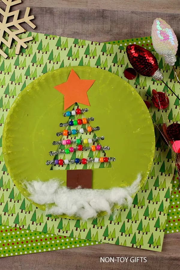 easy Christmas tree paper plate craft for kindergartners with free printable template