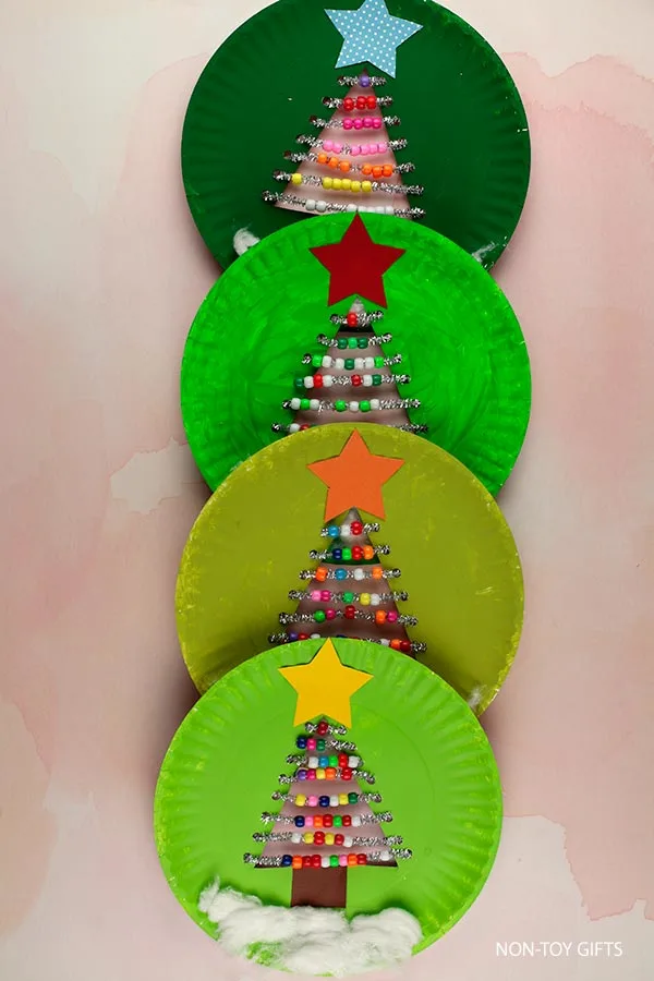 Christmas tree pipe cleaner and paper plate craft for kids with free printable template
