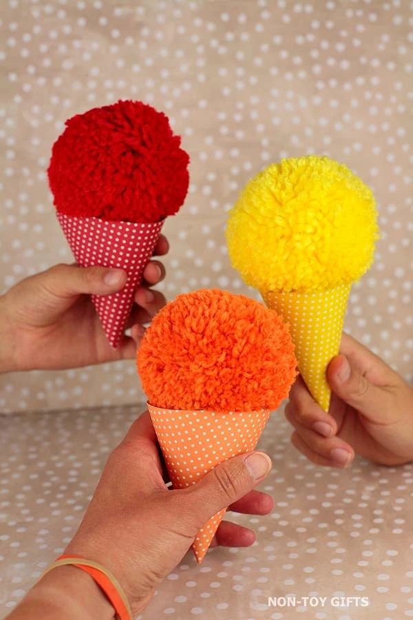 Pom pom ice cream craft
