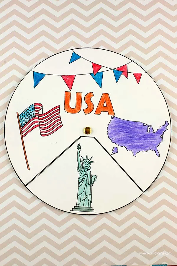USA spinner craft with American symbols: the Statue of Liberty, American flag, the White House, the bold eagle and the Liberty Bell