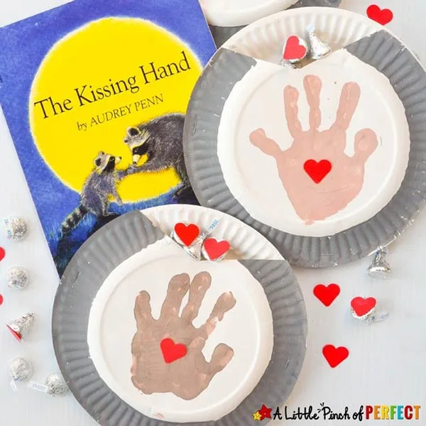Paper plate Kissing hand craft