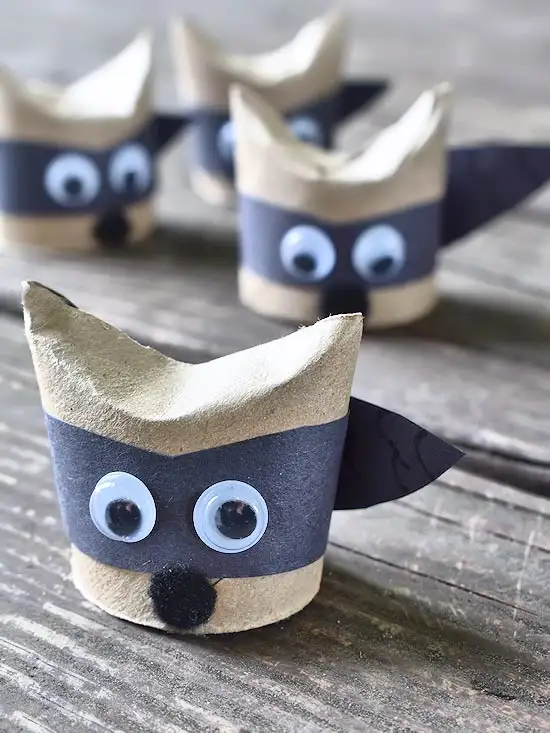 paper roll raccoon - Kissing hand craft
