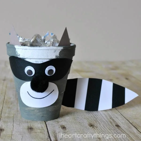 paper cup raccoon craft